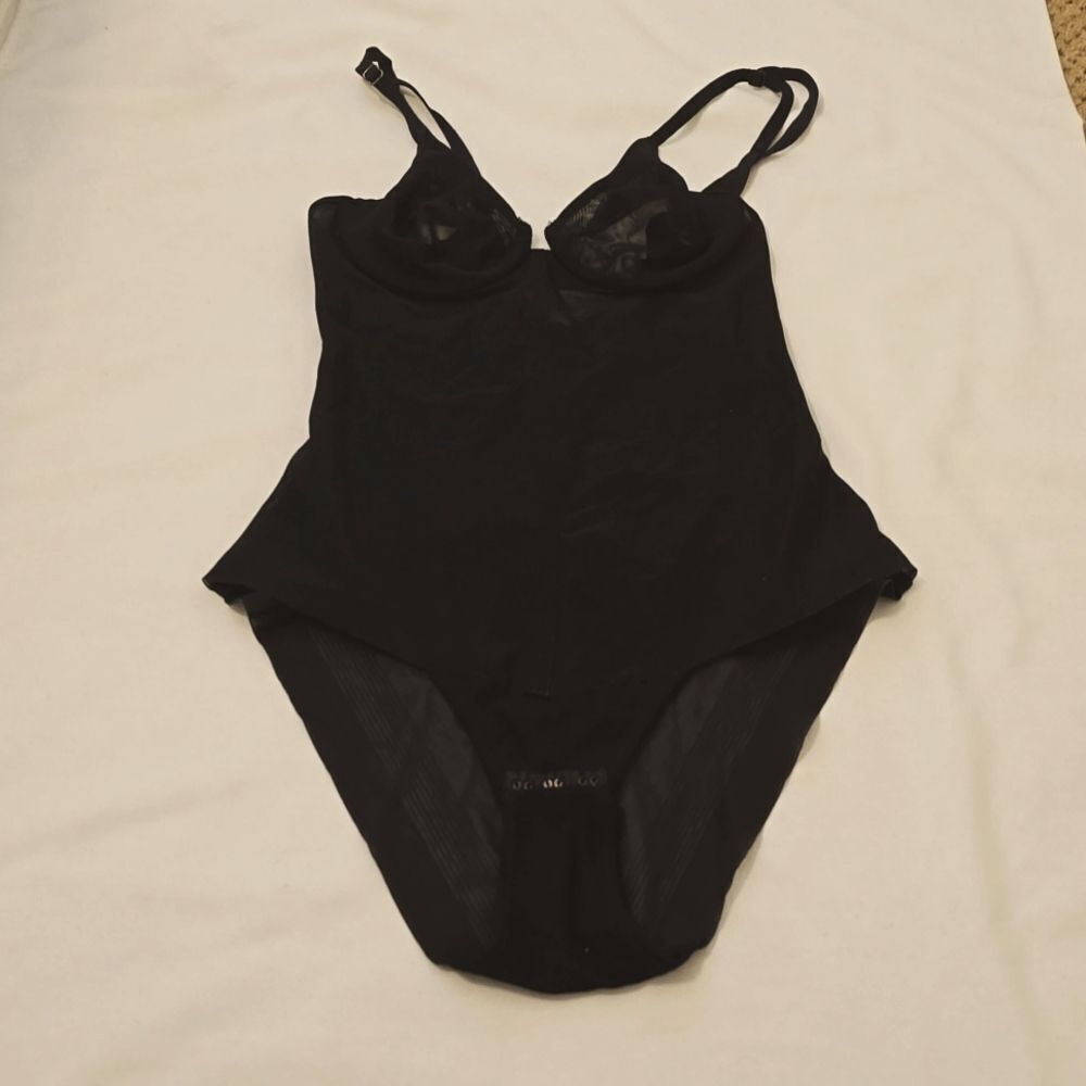- La perla black mesh bodysuit size 2 (34 US)